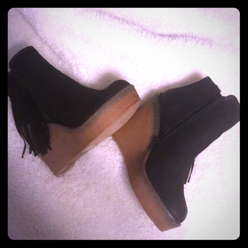 Olivia Miller size 8    4 inch wedge tassel bootie